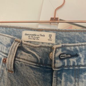 Abercrombie 90s Ultra High Rise Straight Jeans in Light Ripped Wash